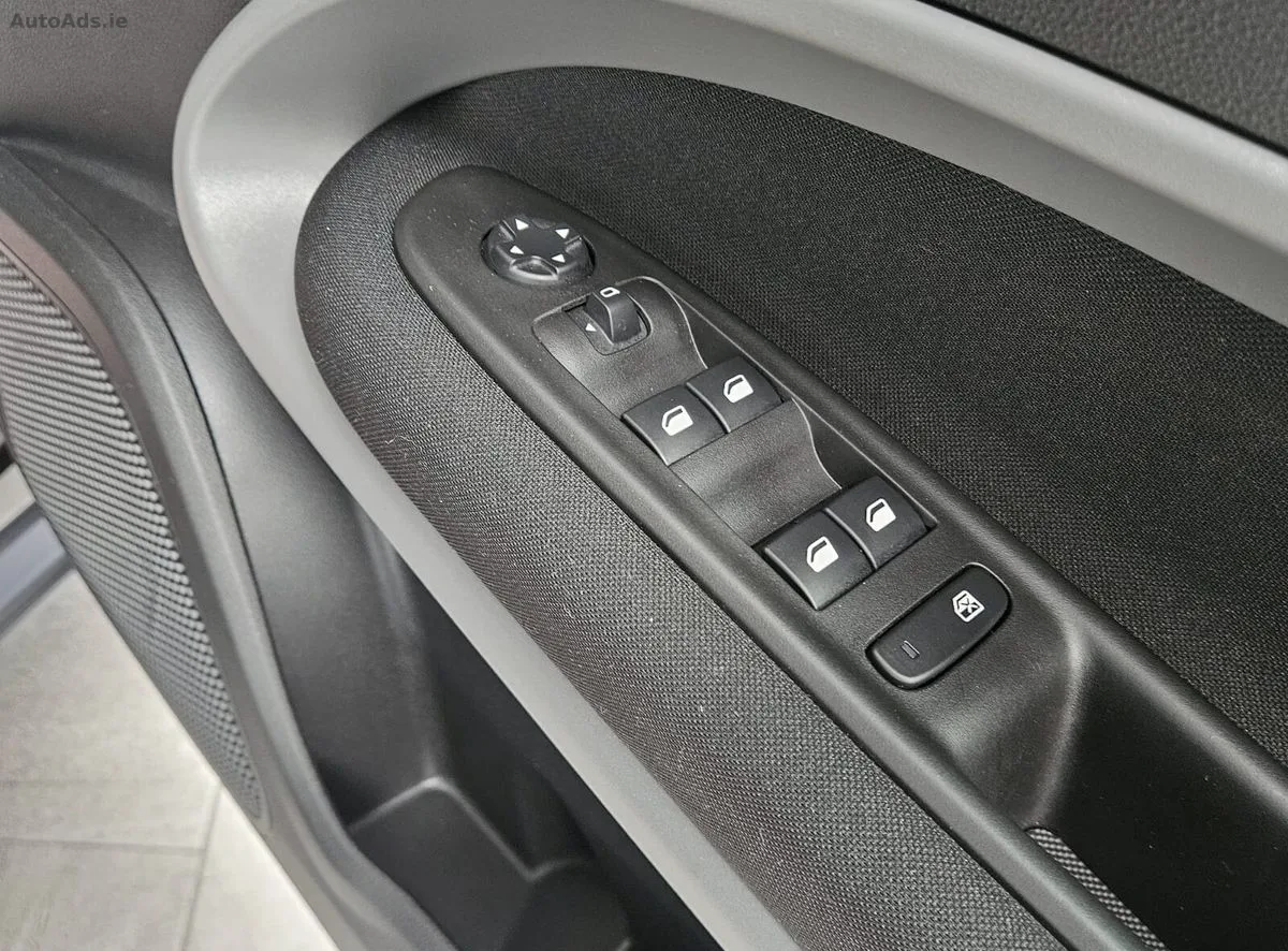 2026 Jeep Avenger – photo 8