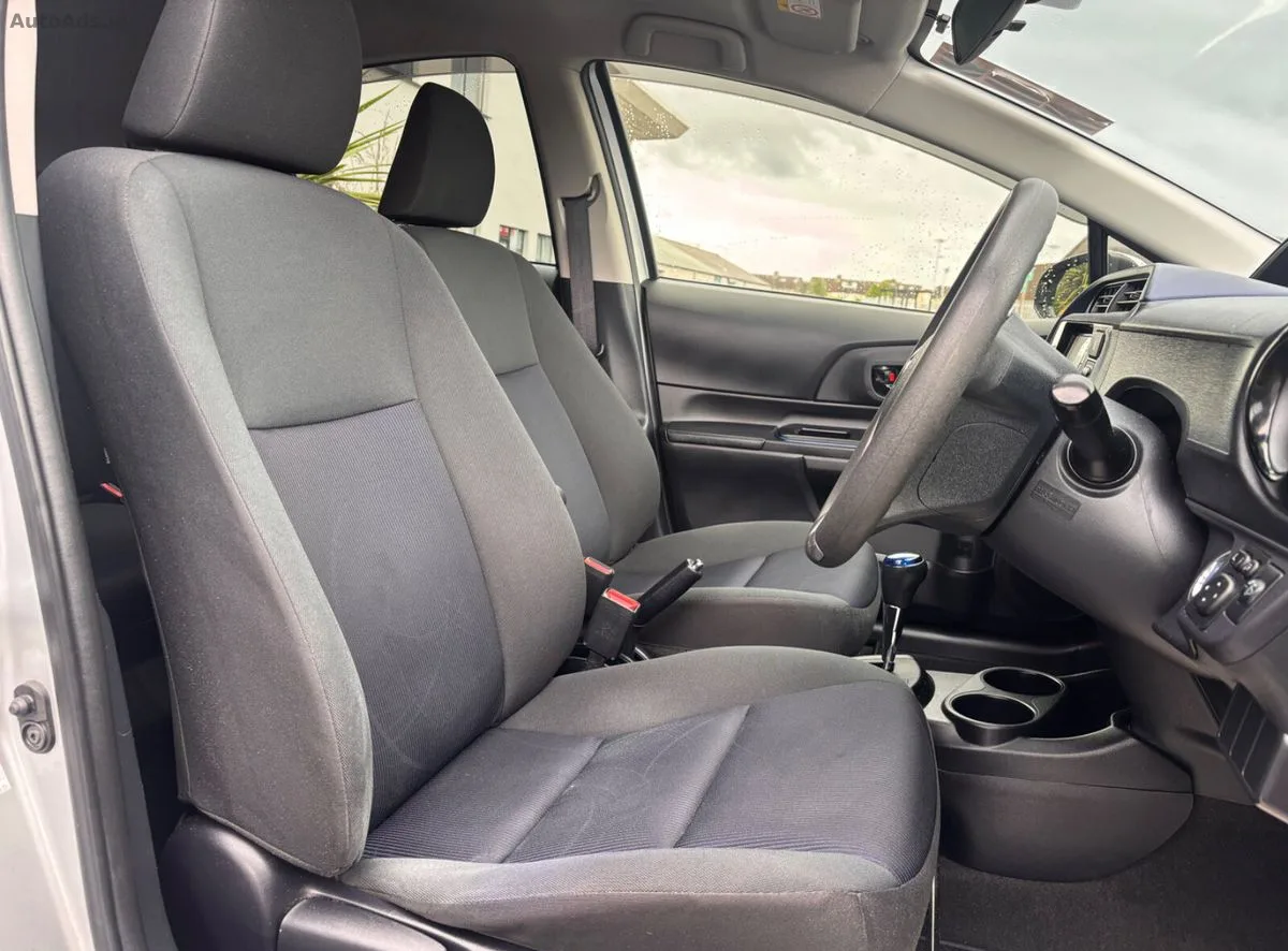 2017 Toyota Aqua – photo 10