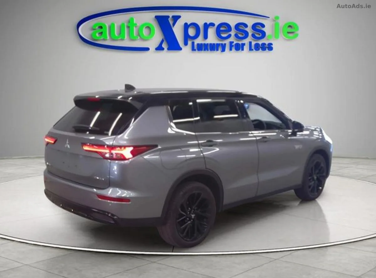 2023 Mitsubishi Outlander – photo 3