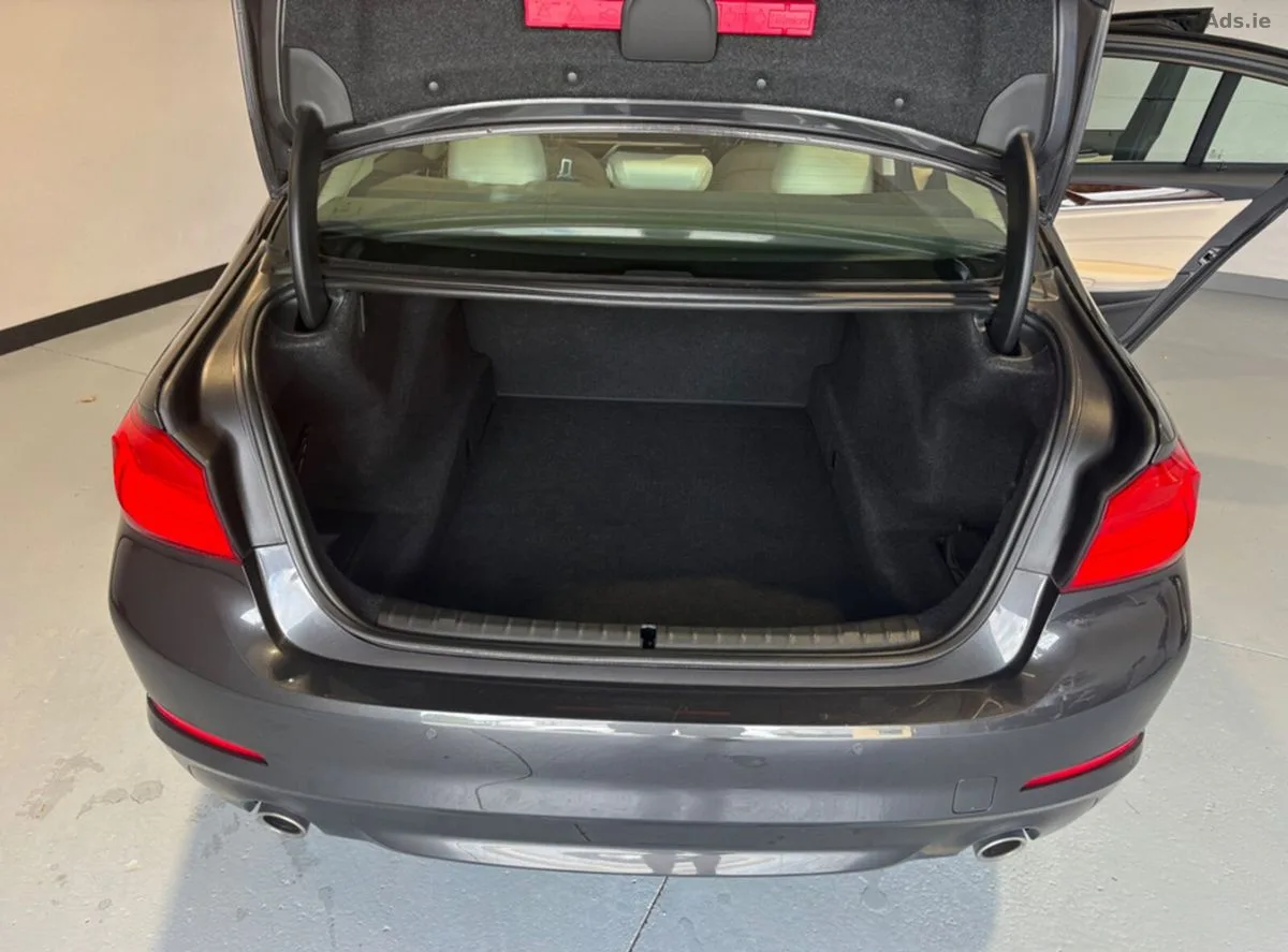 2019 BMW 5-Series – photo 12