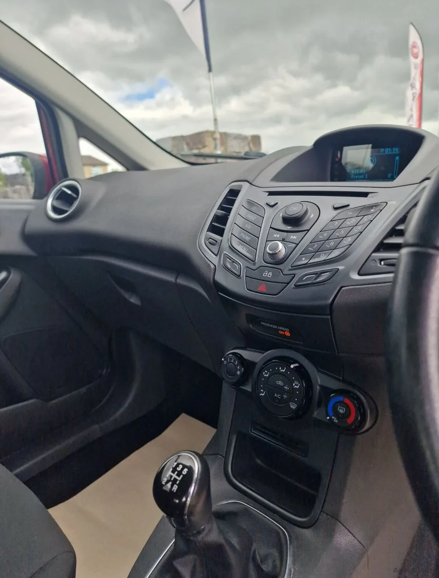 2014 Ford Fiesta – photo 12