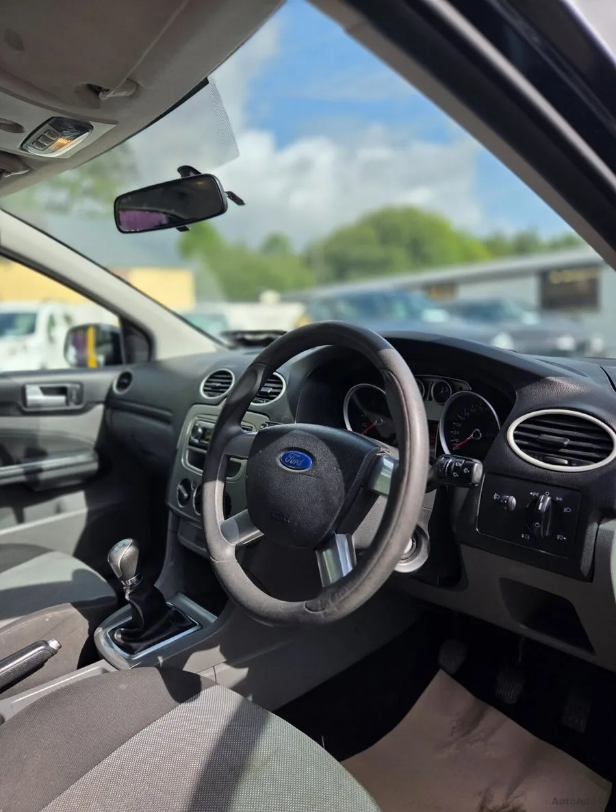 2010 Ford Focus – photo 14