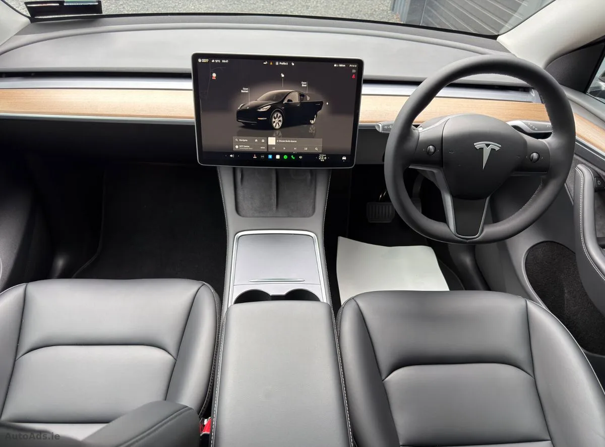 2024 Tesla Model Y – photo 11