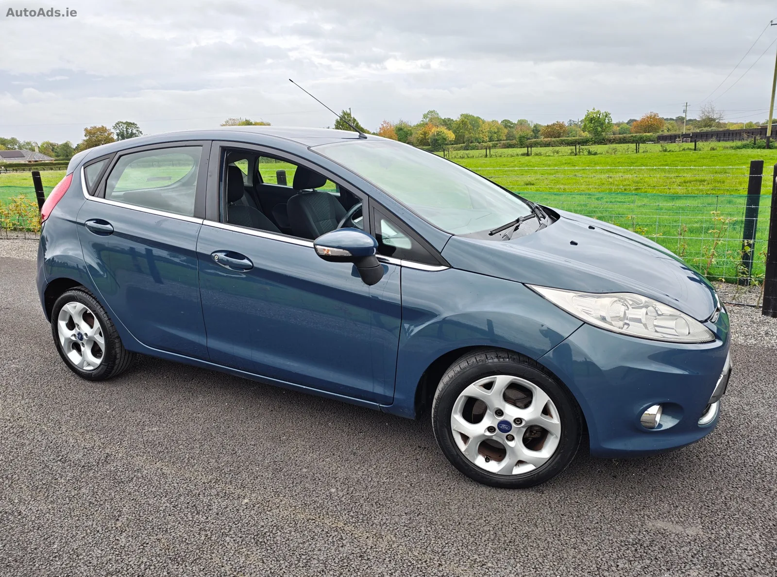 2009 Ford Fiesta – photo 2