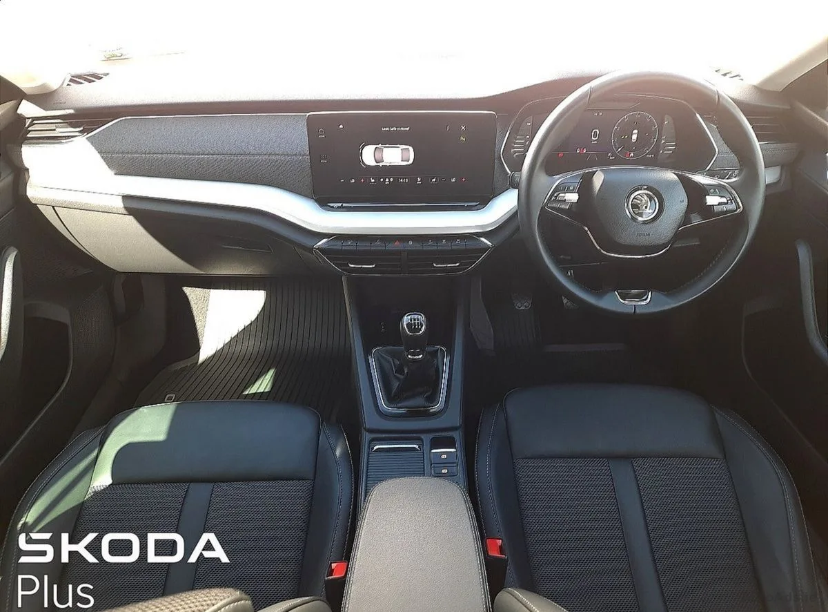 2023 Skoda Octavia – photo 2