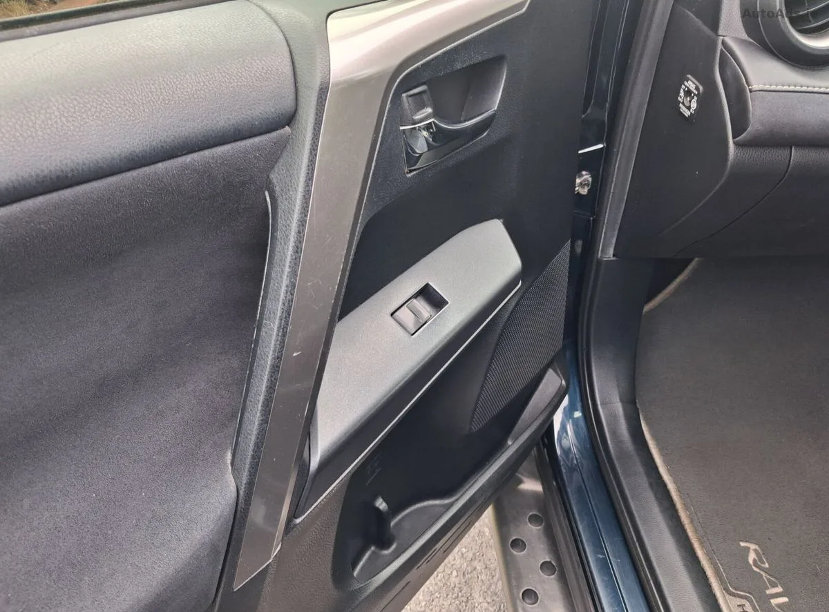 2017 Toyota RAV4 – photo 18
