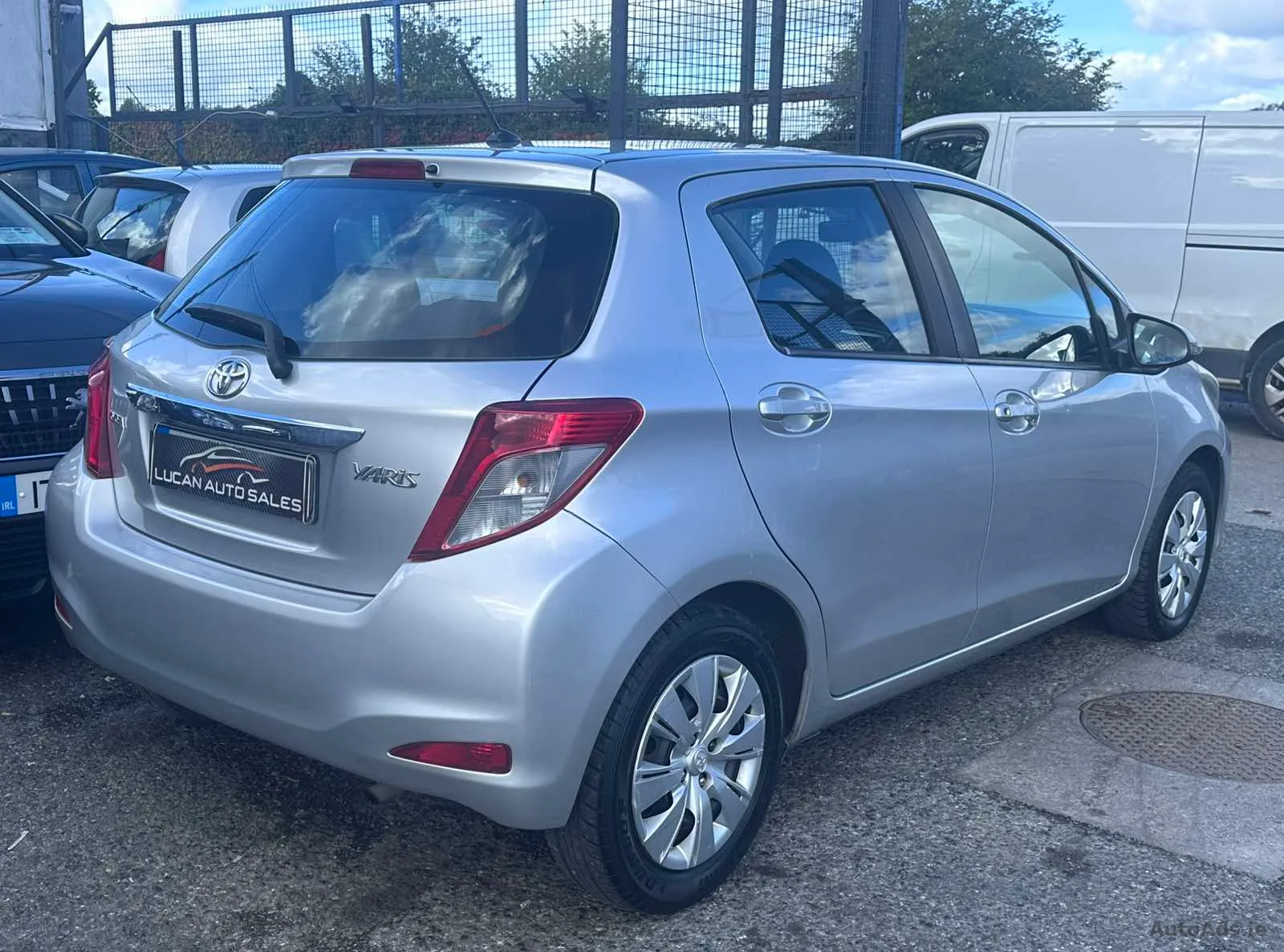 2012 Toyota Yaris – photo 4