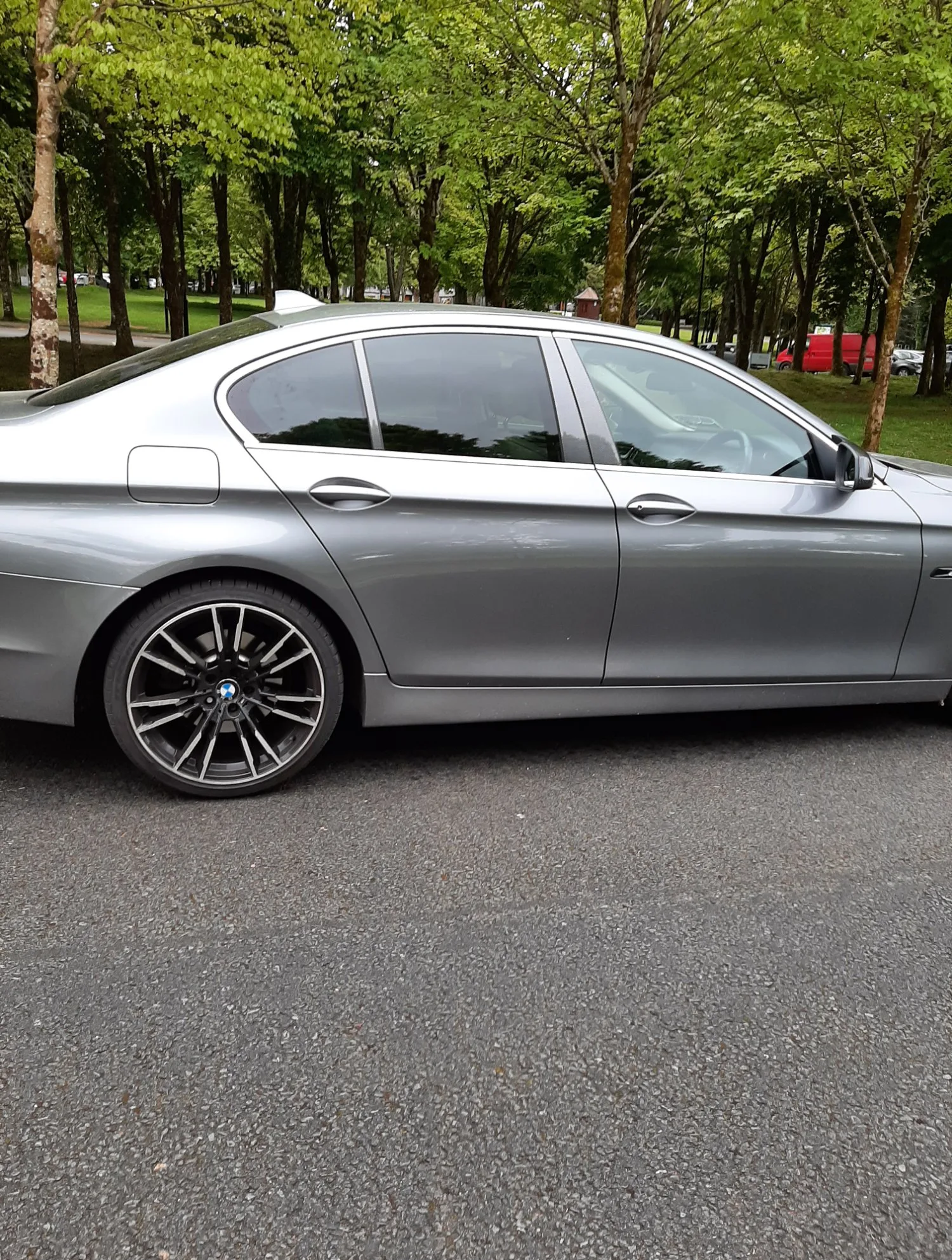 2013 BMW 5 Series – photo 2