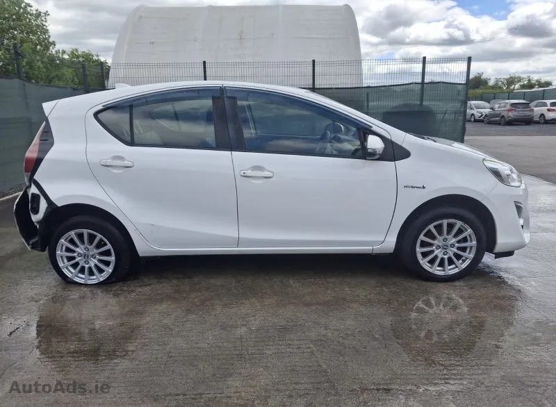 2017 Toyota Aqua – photo 6
