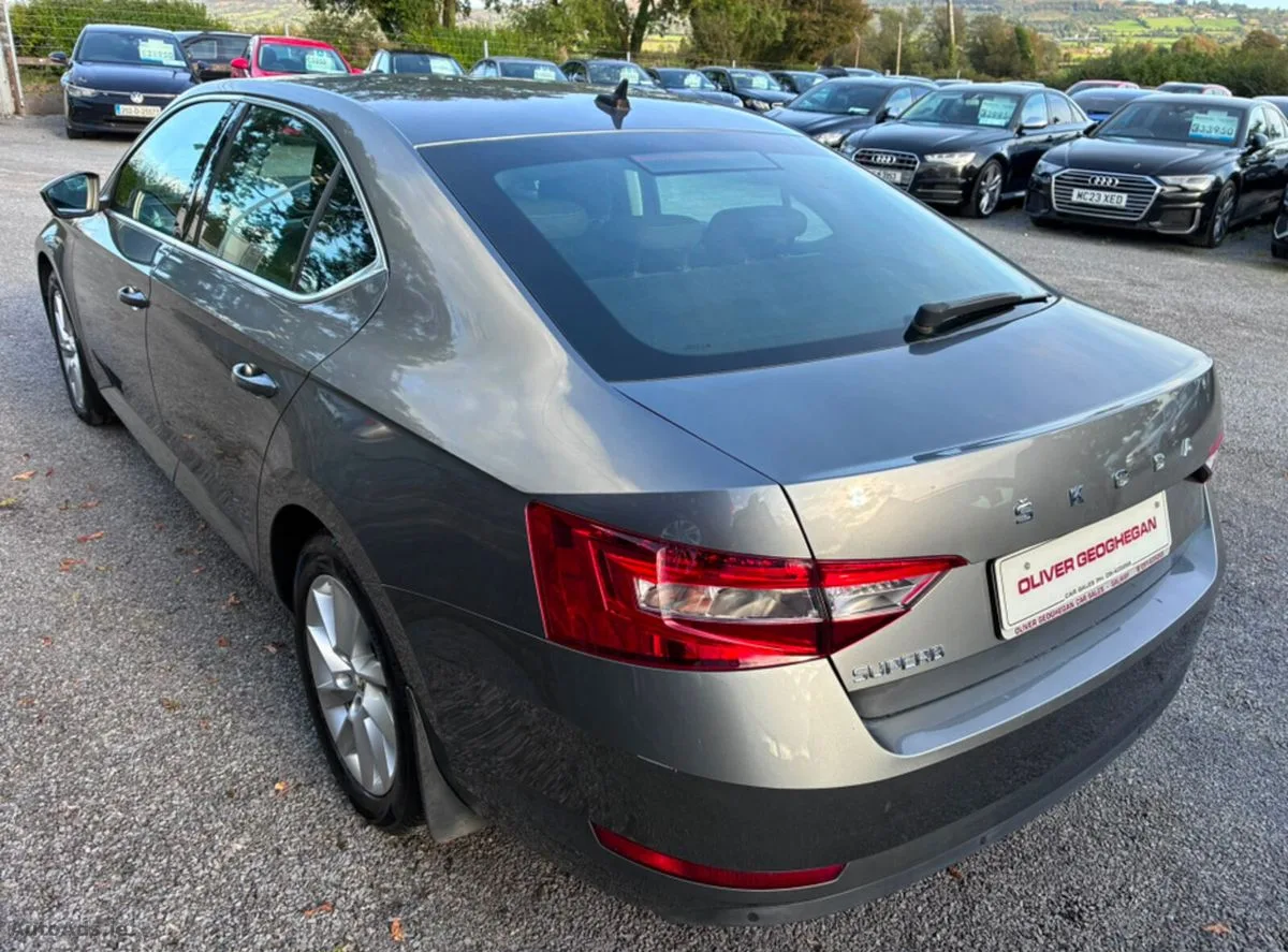 2022 Skoda Superb – photo 3