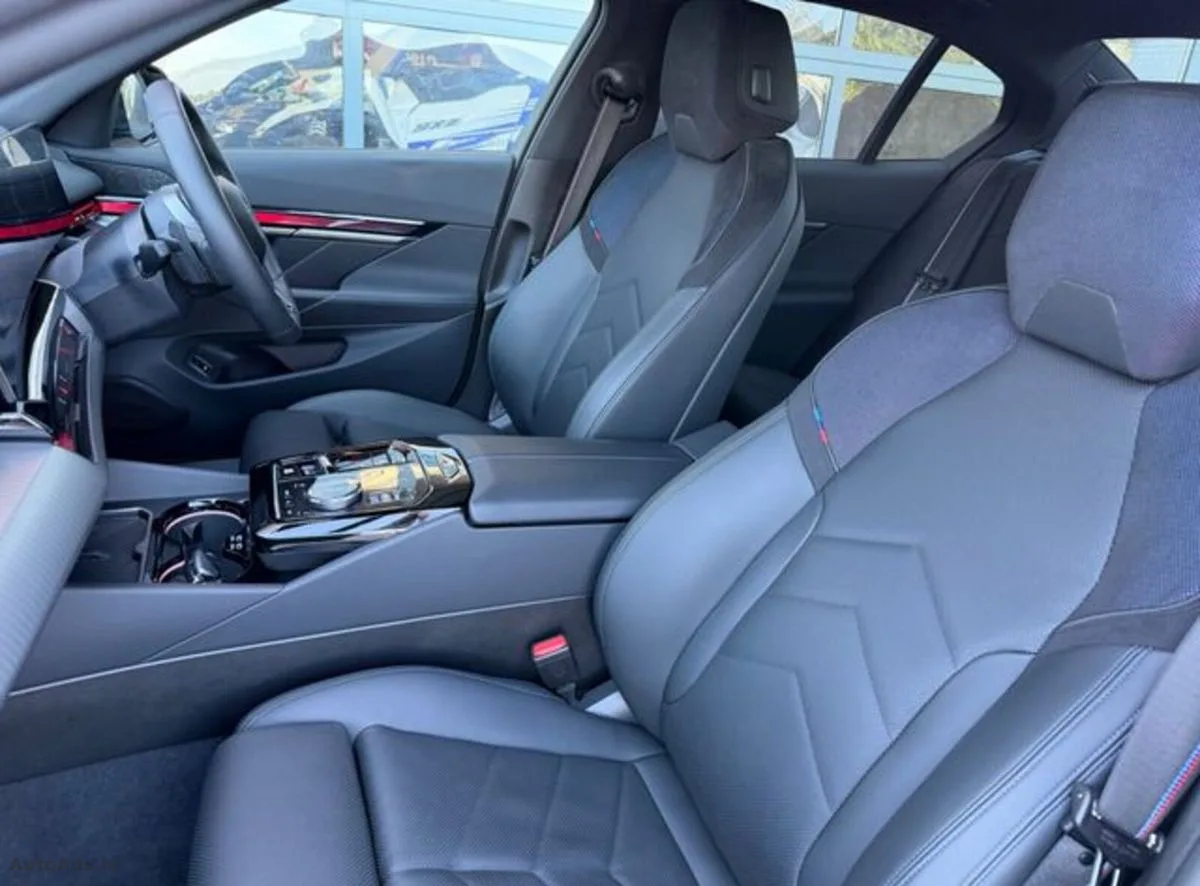 2025 BMW 5-Series – photo 13