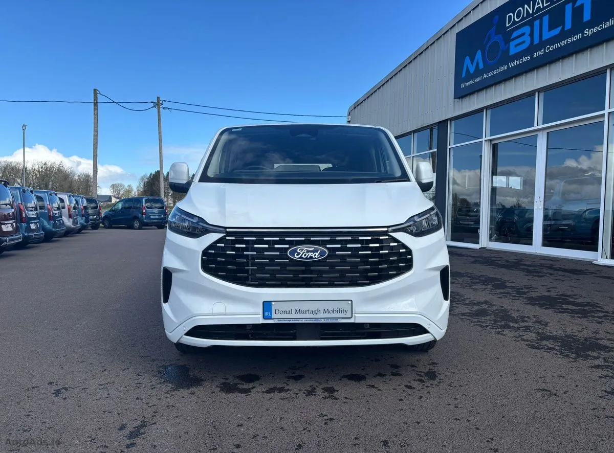 2026 Ford Tourneo Custom – photo 2