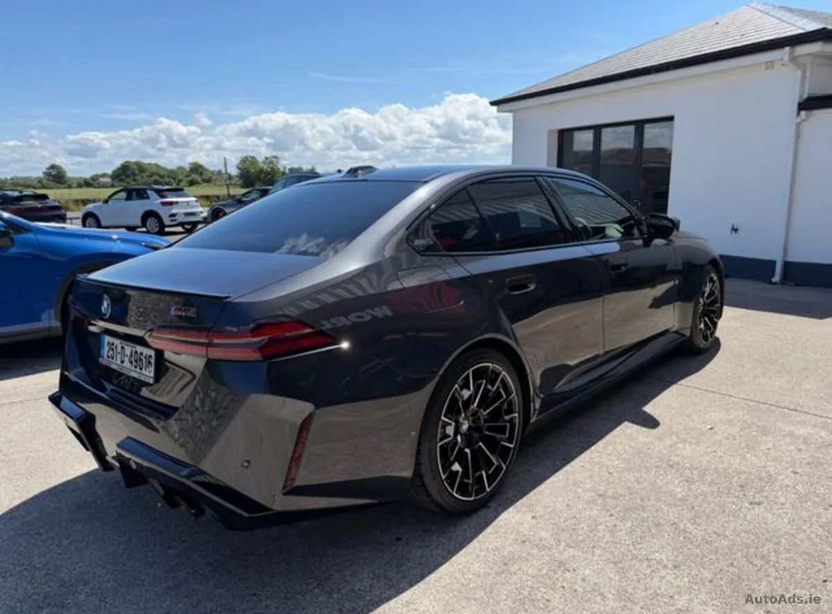 2025 BMW M5 – photo 4