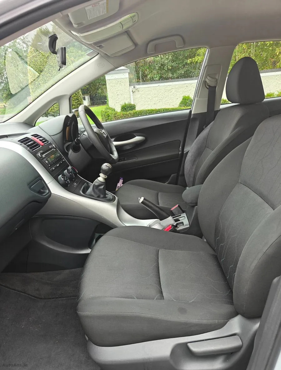2011 Toyota Auris – photo 12