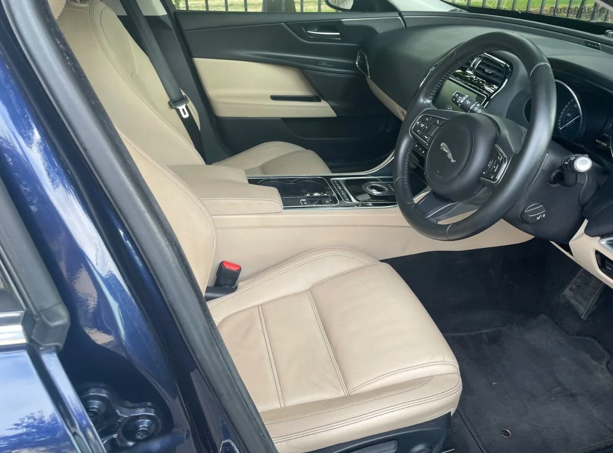 2015 Jaguar XE – photo 5