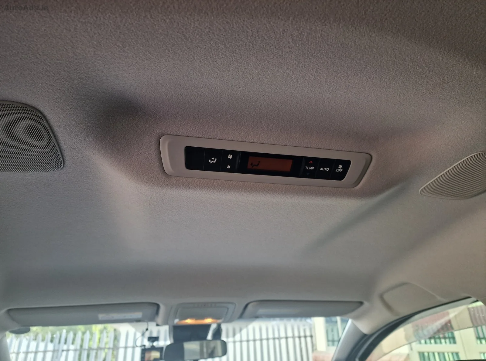 2016 Toyota Voxy – photo 15