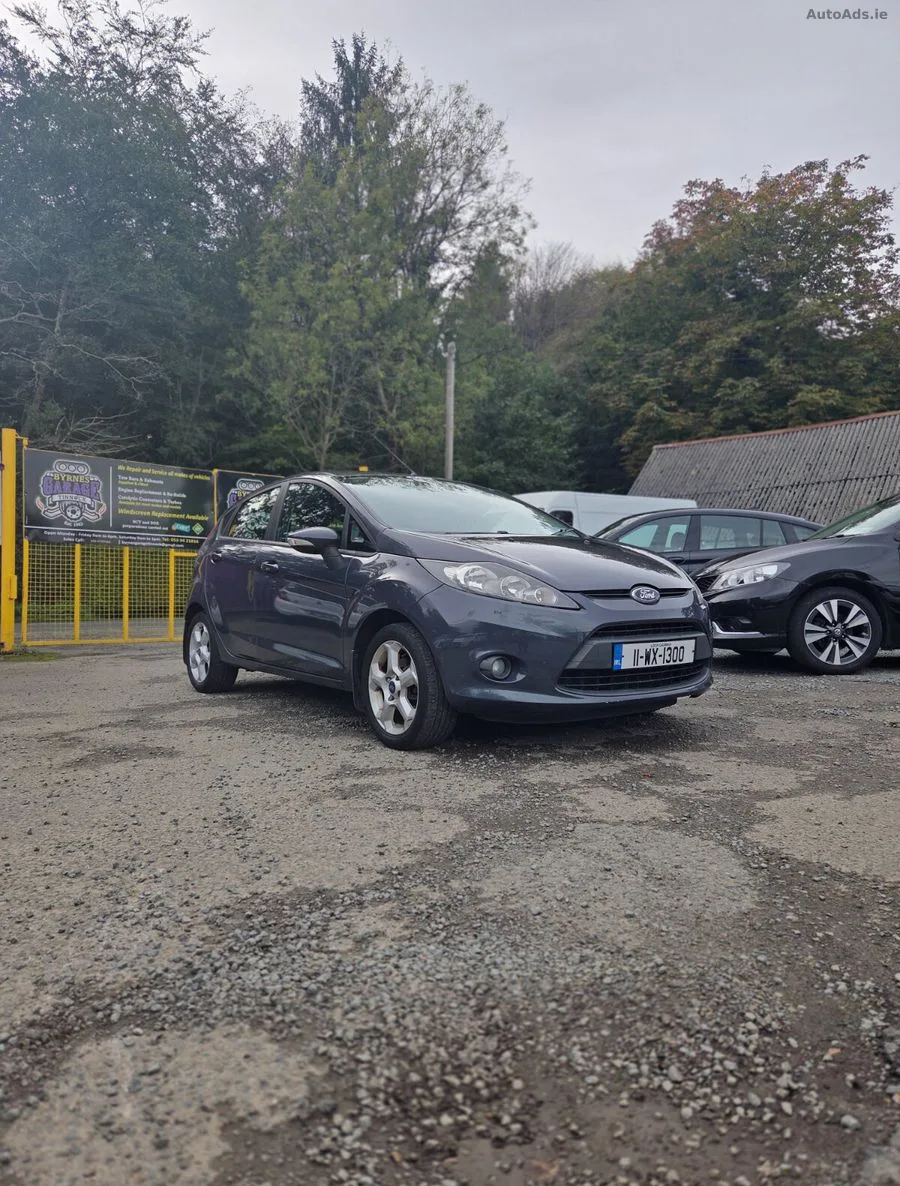 2011 Ford Fiesta – photo 2