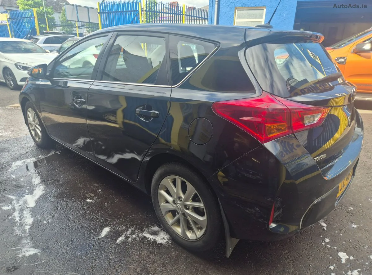 2013 Toyota Auris – photo 2