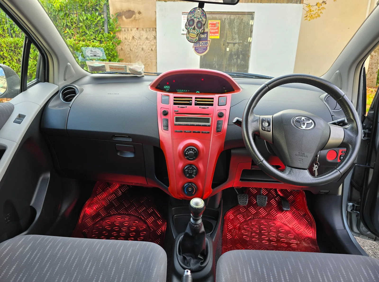 2010 Toyota Yaris – photo 5