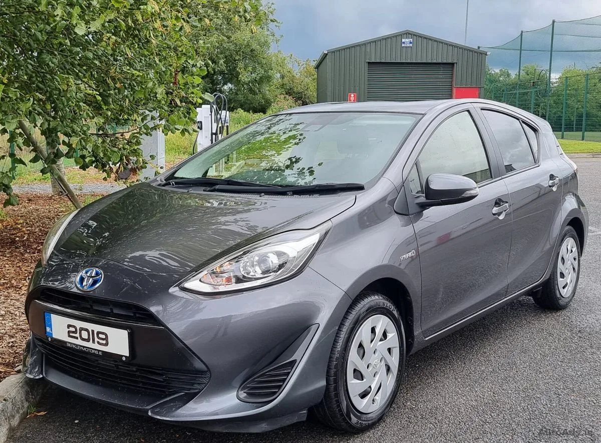 2019 Toyota Aqua – photo 2