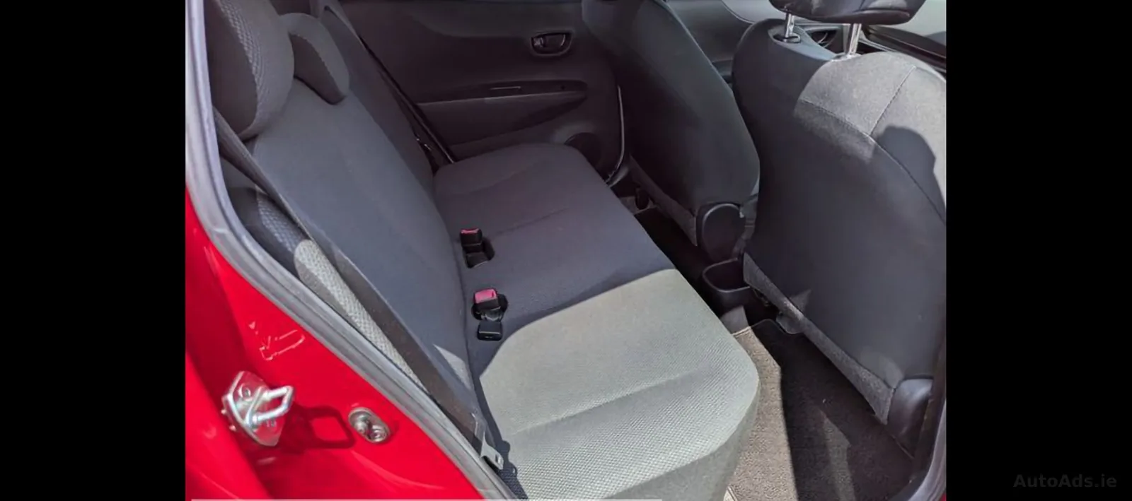 2014 Toyota Vitz – photo 2