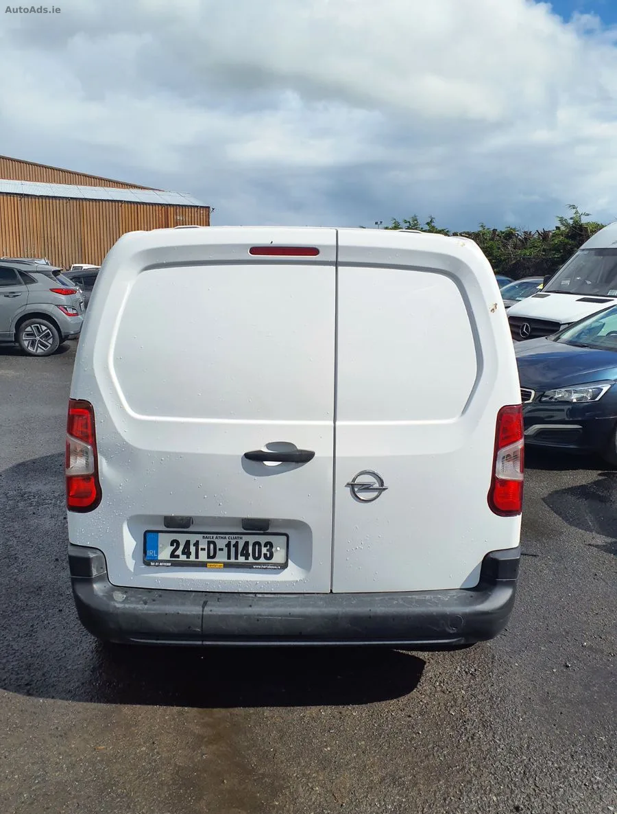 Opel Combo 2024 only 73,000 km