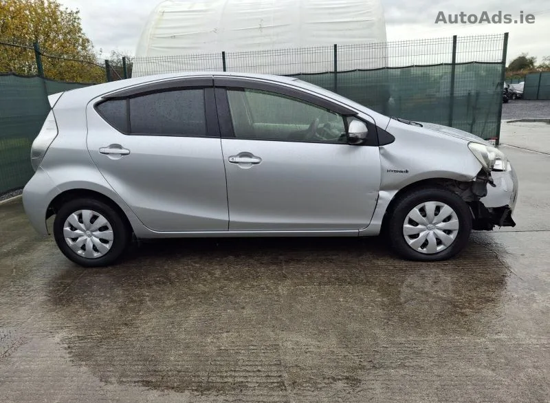 2014 Toyota Aqua – photo 4