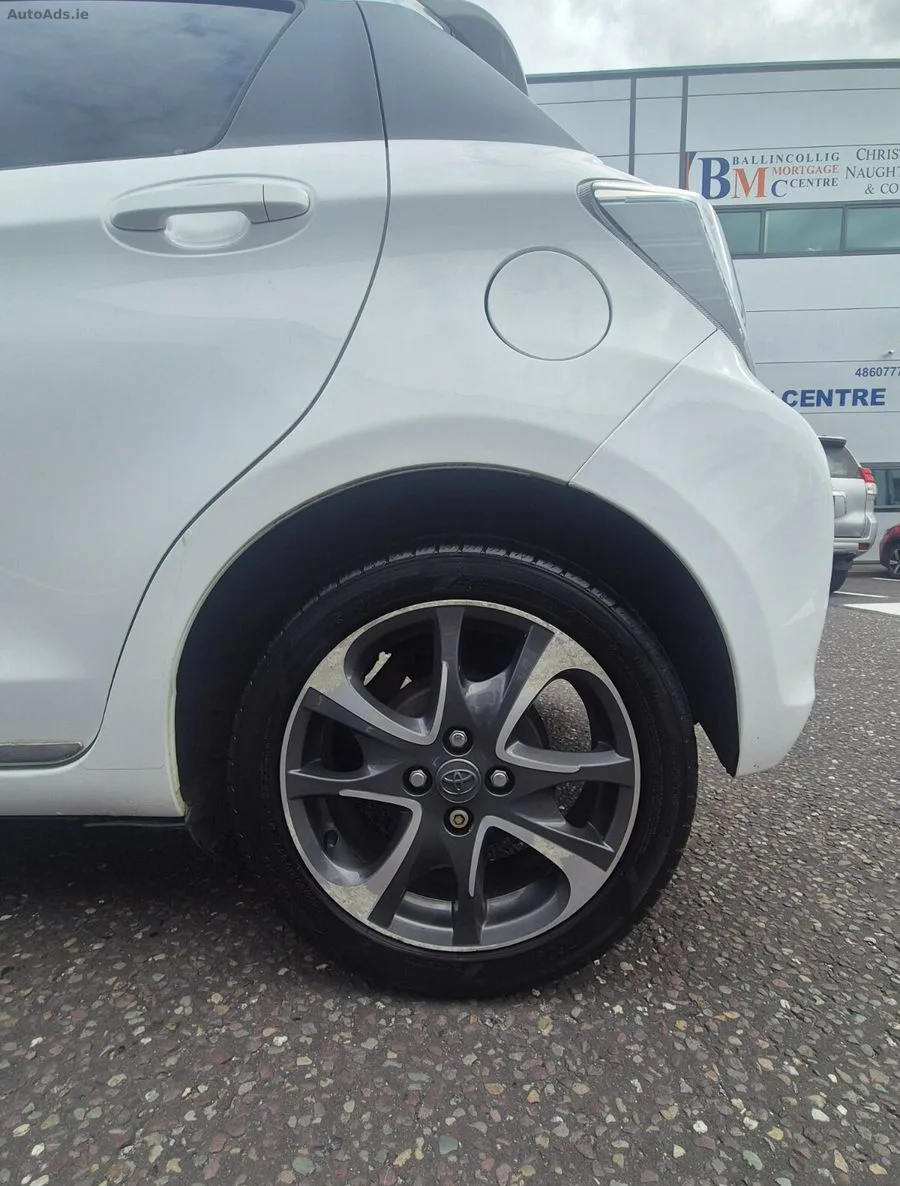 2014 Toyota Yaris – photo 10