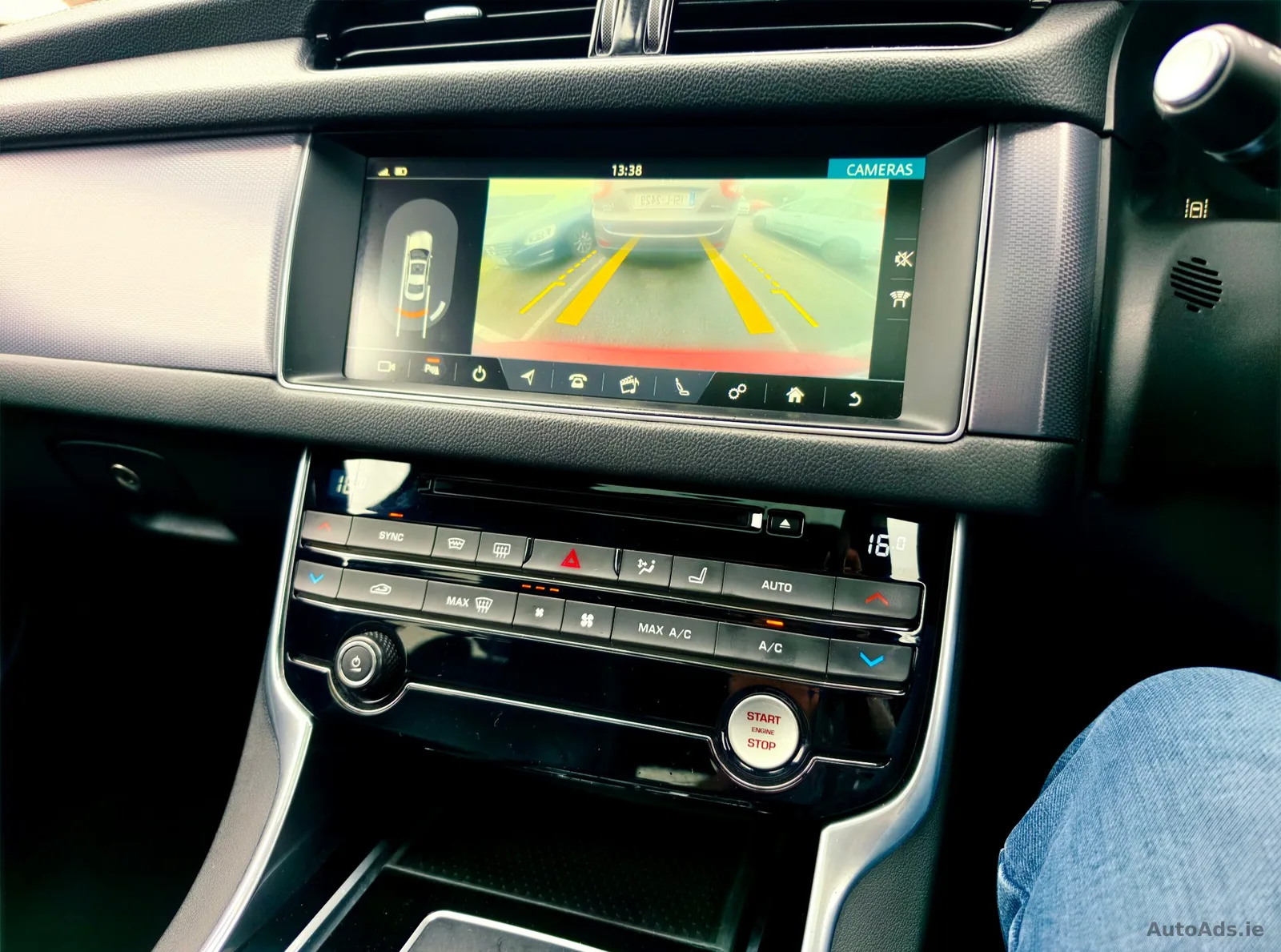 2017 Jaguar XF – photo 10