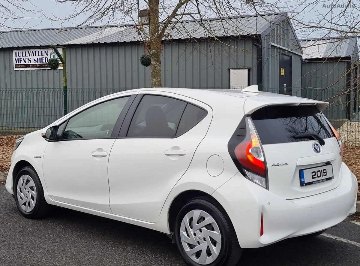 2019 Toyota Aqua – photo 11