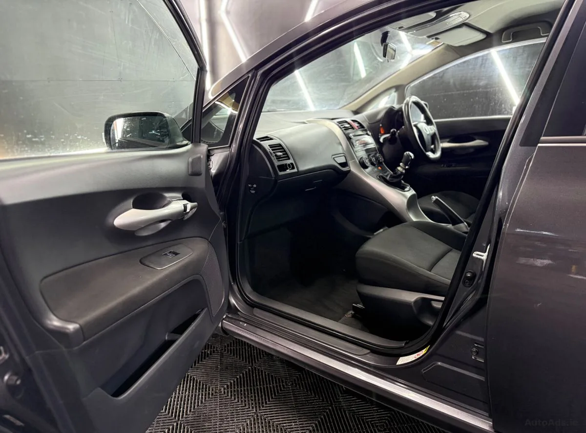 2011 Toyota Auris – photo 17