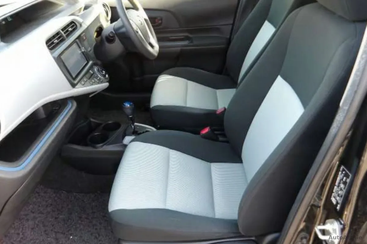 2014 Toyota Aqua – photo 2