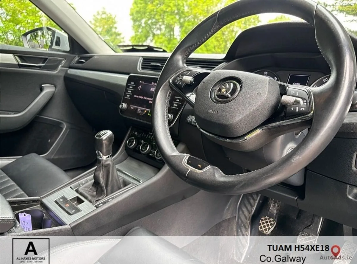 2021 Skoda Superb – photo 2
