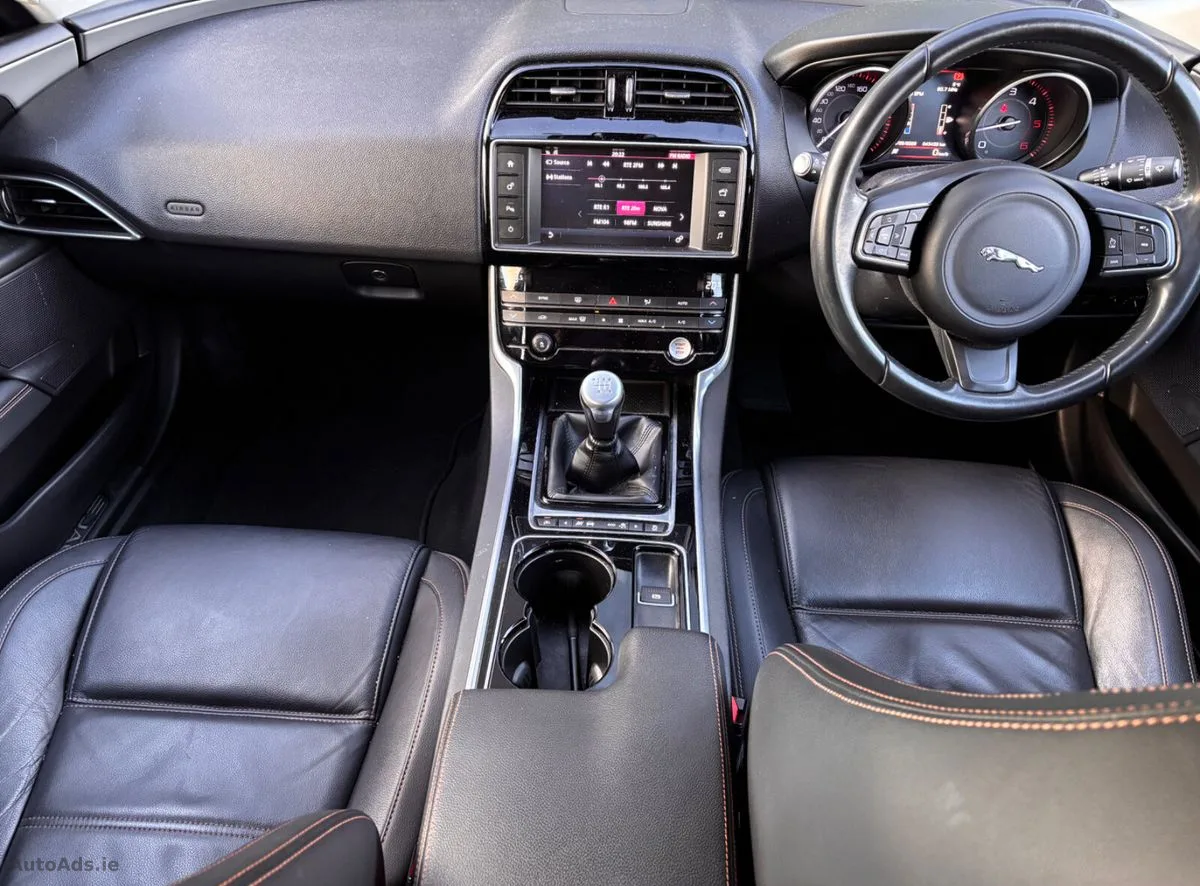 2016 Jaguar XE – photo 13