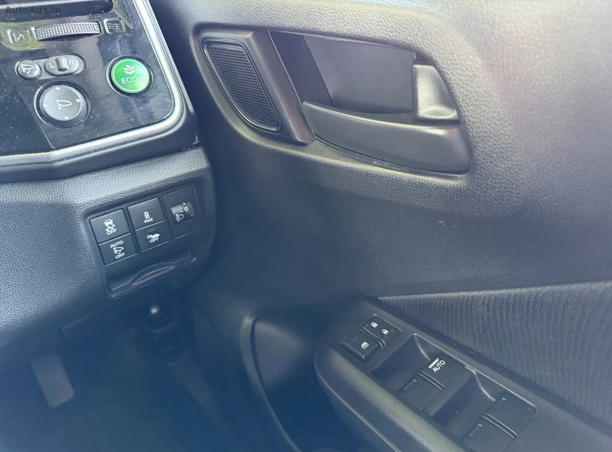 2016 Honda Grace – photo 11