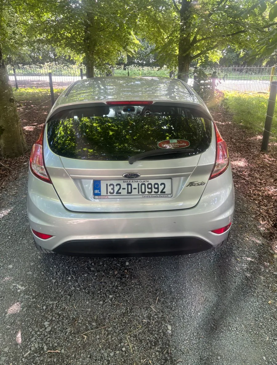 2013 Ford Fiesta – photo 2