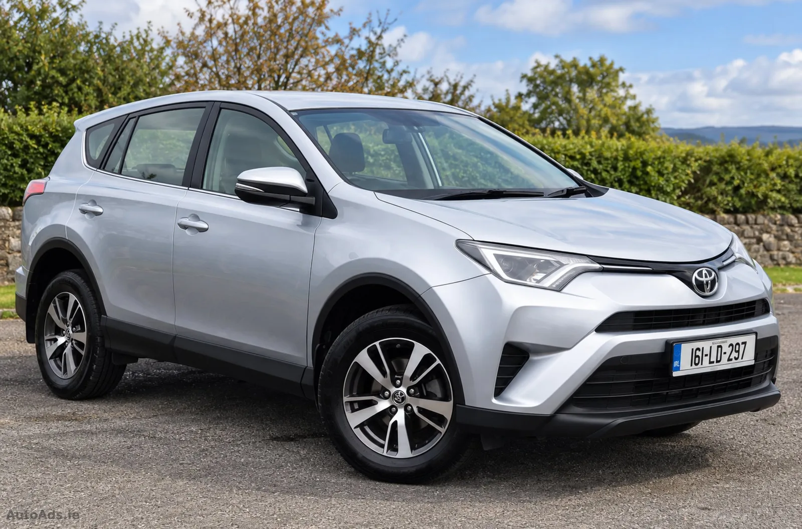 2016 Toyota RAV4 – photo 2