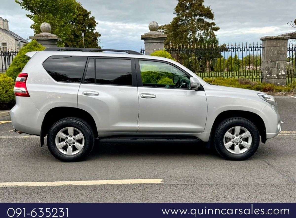 2016 Toyota Land Cruiser – photo 2
