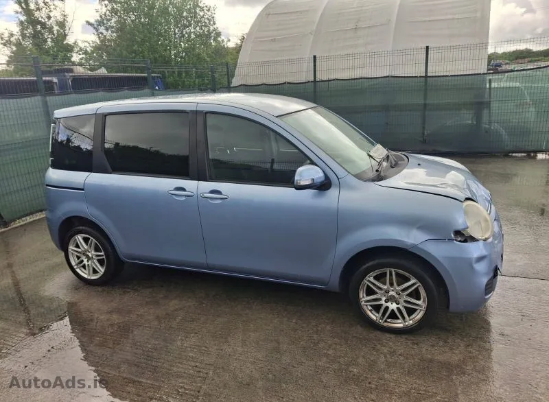 2011 Toyota Sienta