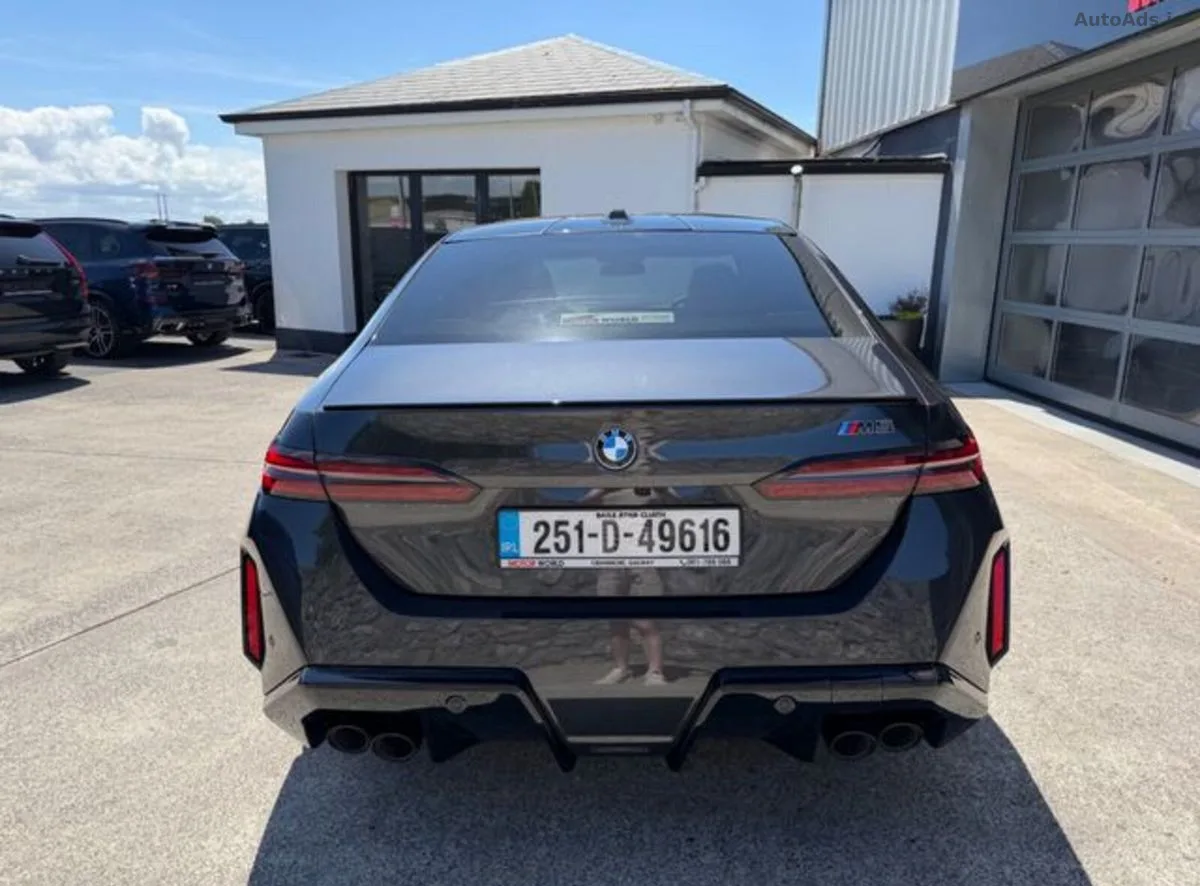 2025 BMW M5 – photo 3