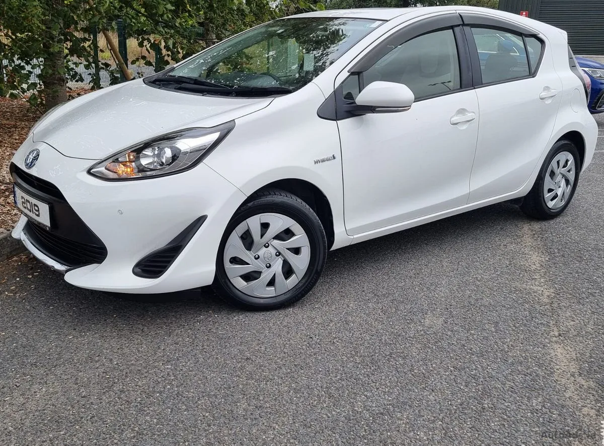 2019 Toyota Aqua – photo 2
