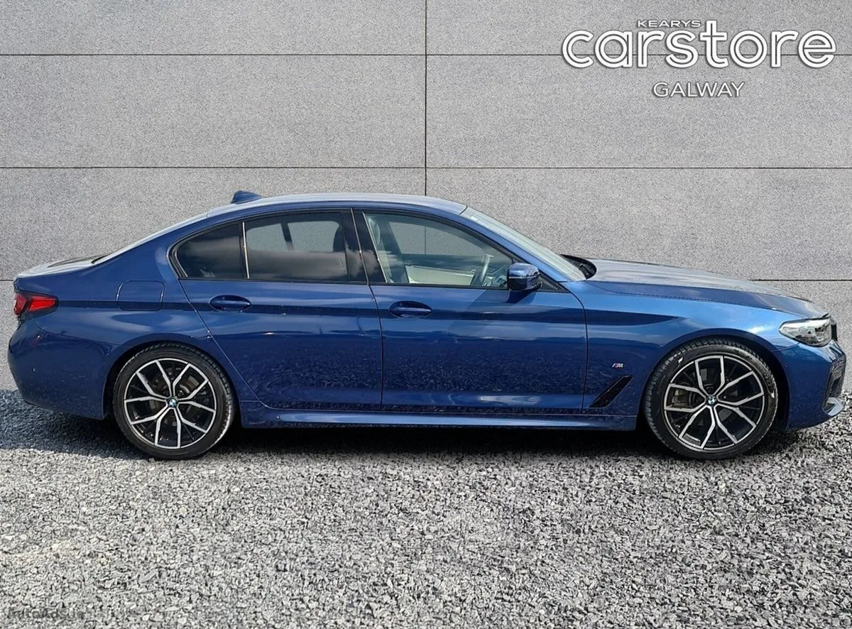 2022 BMW 5-Series – photo 2