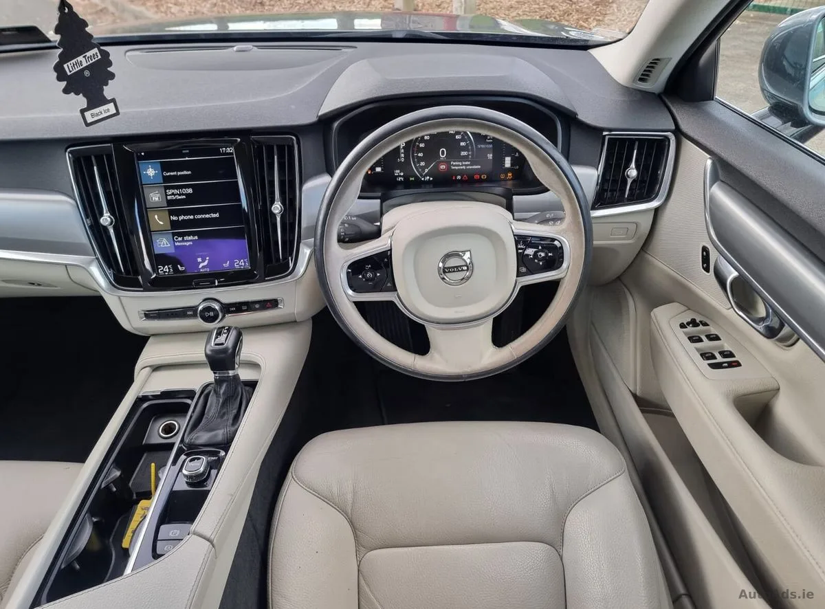 2017 Volvo S90