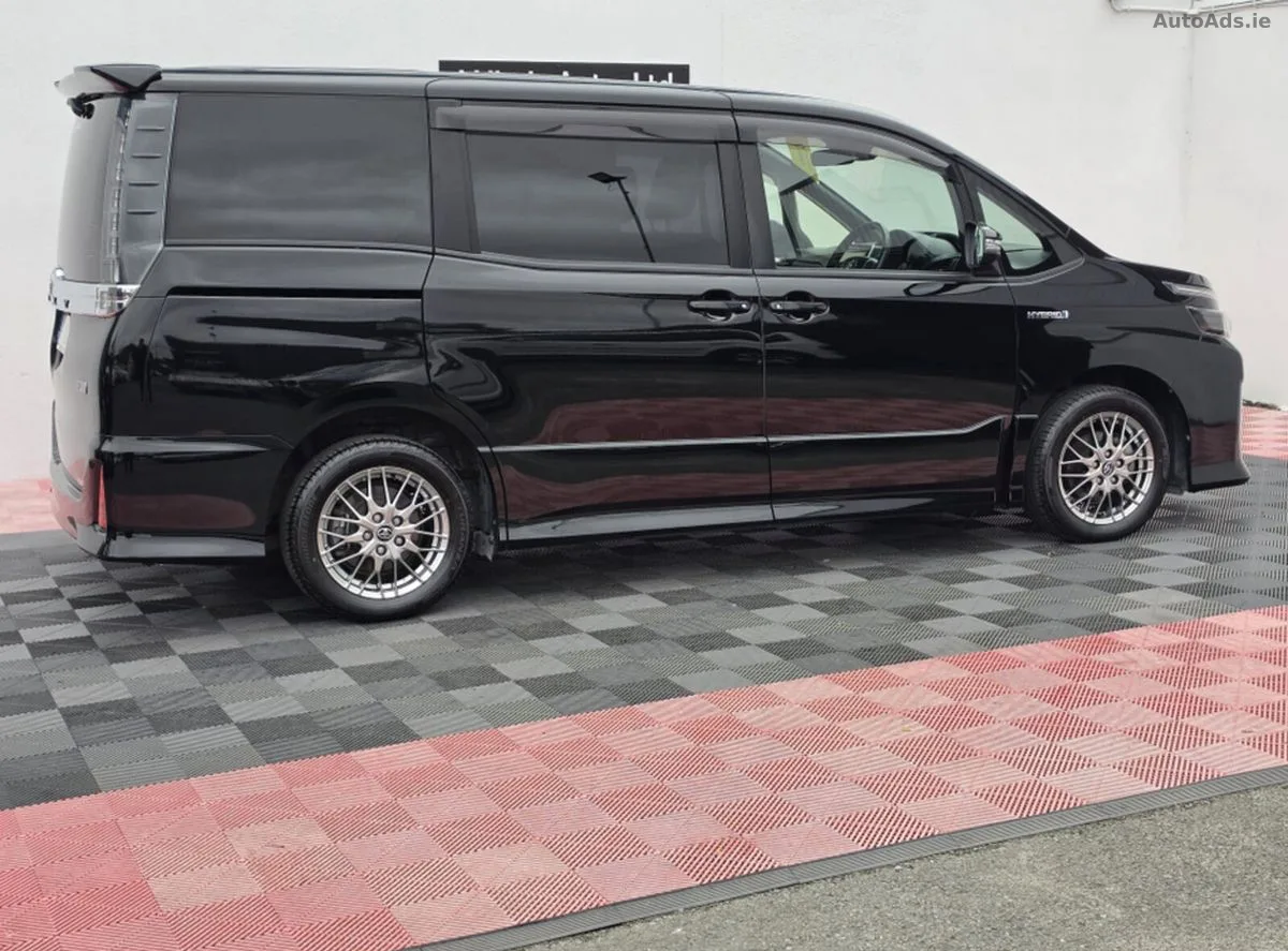 2016 Toyota Voxy – photo 18