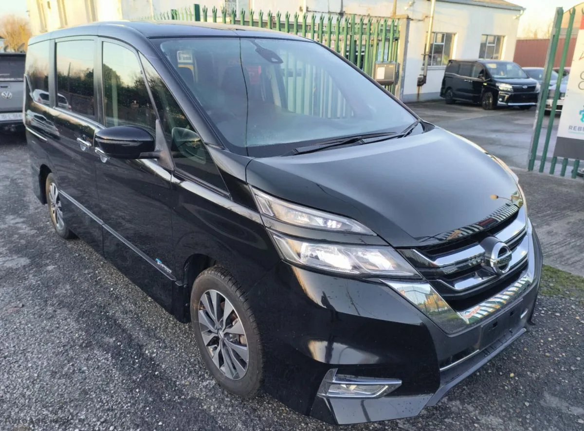2017 Nissan Serena – photo 1