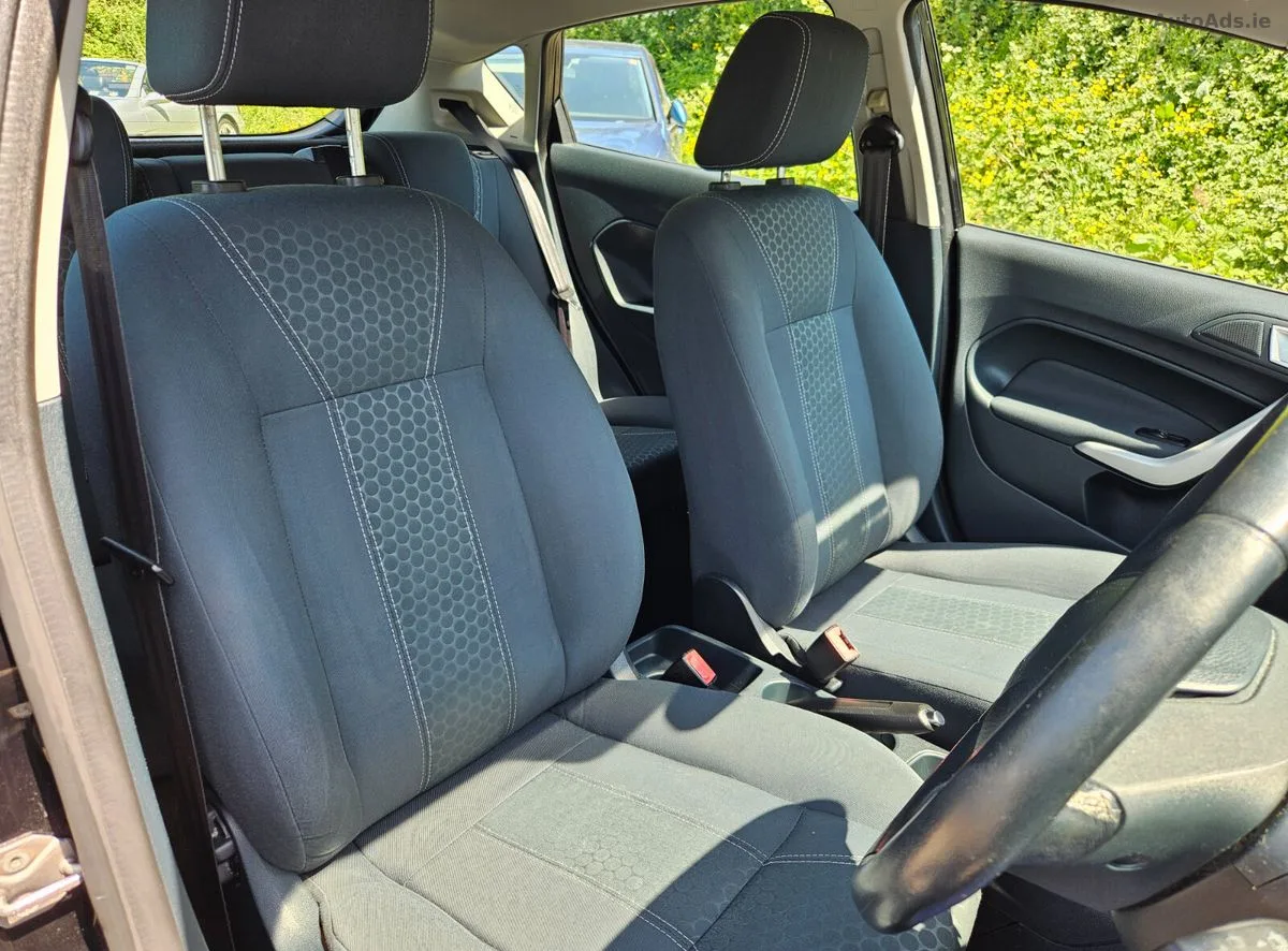 2012 Ford Fiesta – photo 17
