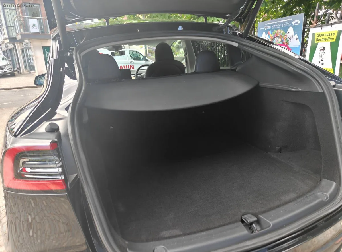 2024 Tesla Model Y – photo 11