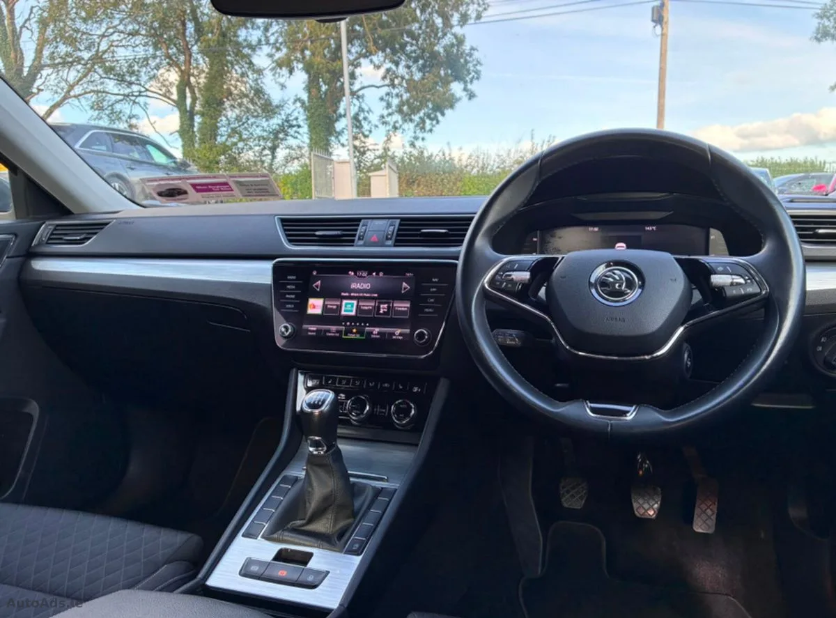 2022 Skoda Superb – photo 8