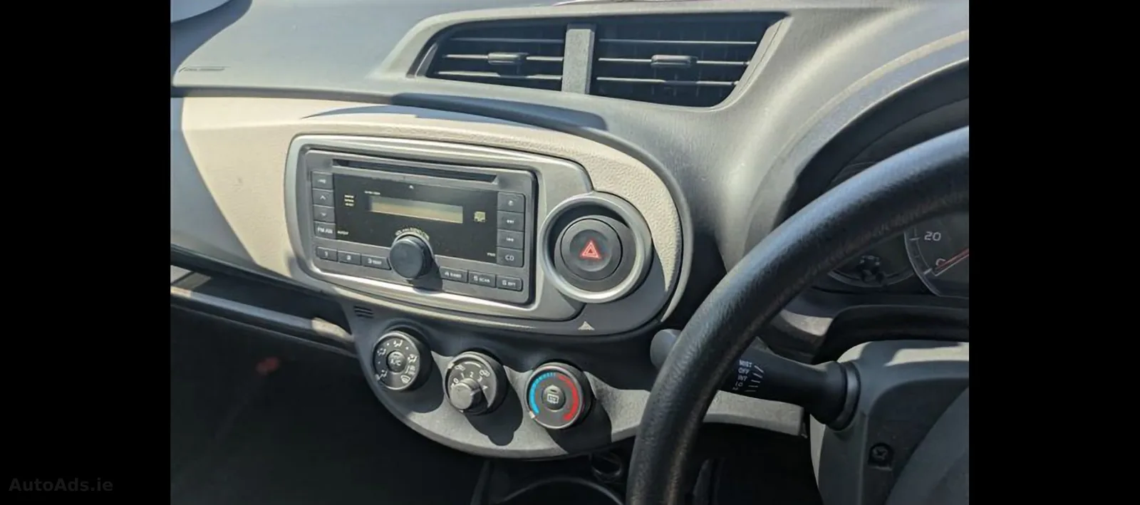 2013 Toyota Vitz – photo 3