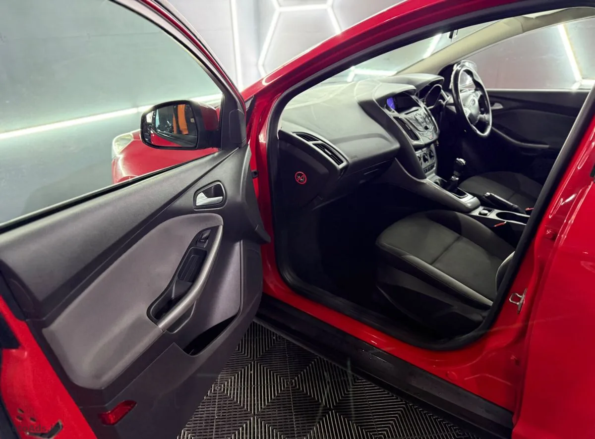 2011 Ford Focus – photo 18